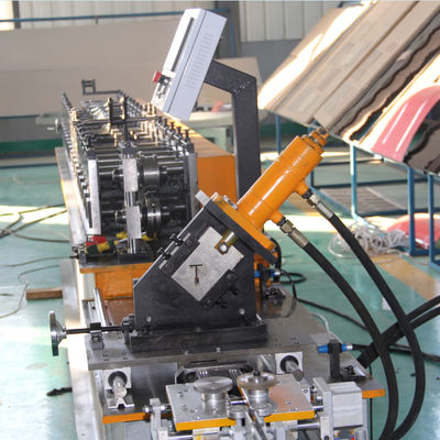 เครื่องขึ้นรูปม้วน T Bar Keel 8m / นาที 15 Roller Station