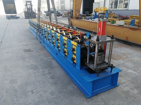 เครื่องขึ้นรูปม้วนชั้นเก็บของ 50Hz 25m / นาที Cr12 เครื่องตัดไฮดรอลิก