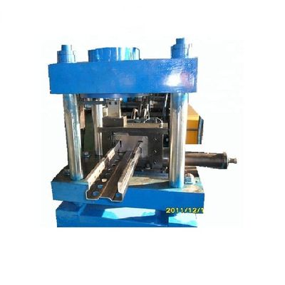 เครื่องขึ้นรูปม้วนชั้นเก็บของ 6T เครื่องอัดไฮดรอลิก 10m / นาที